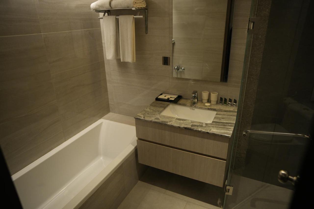 Lakeshore Heights Дака Екстериор снимка