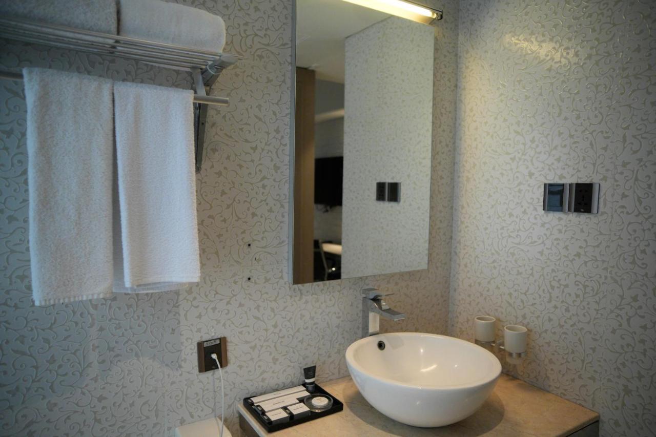Lakeshore Heights Дака Екстериор снимка