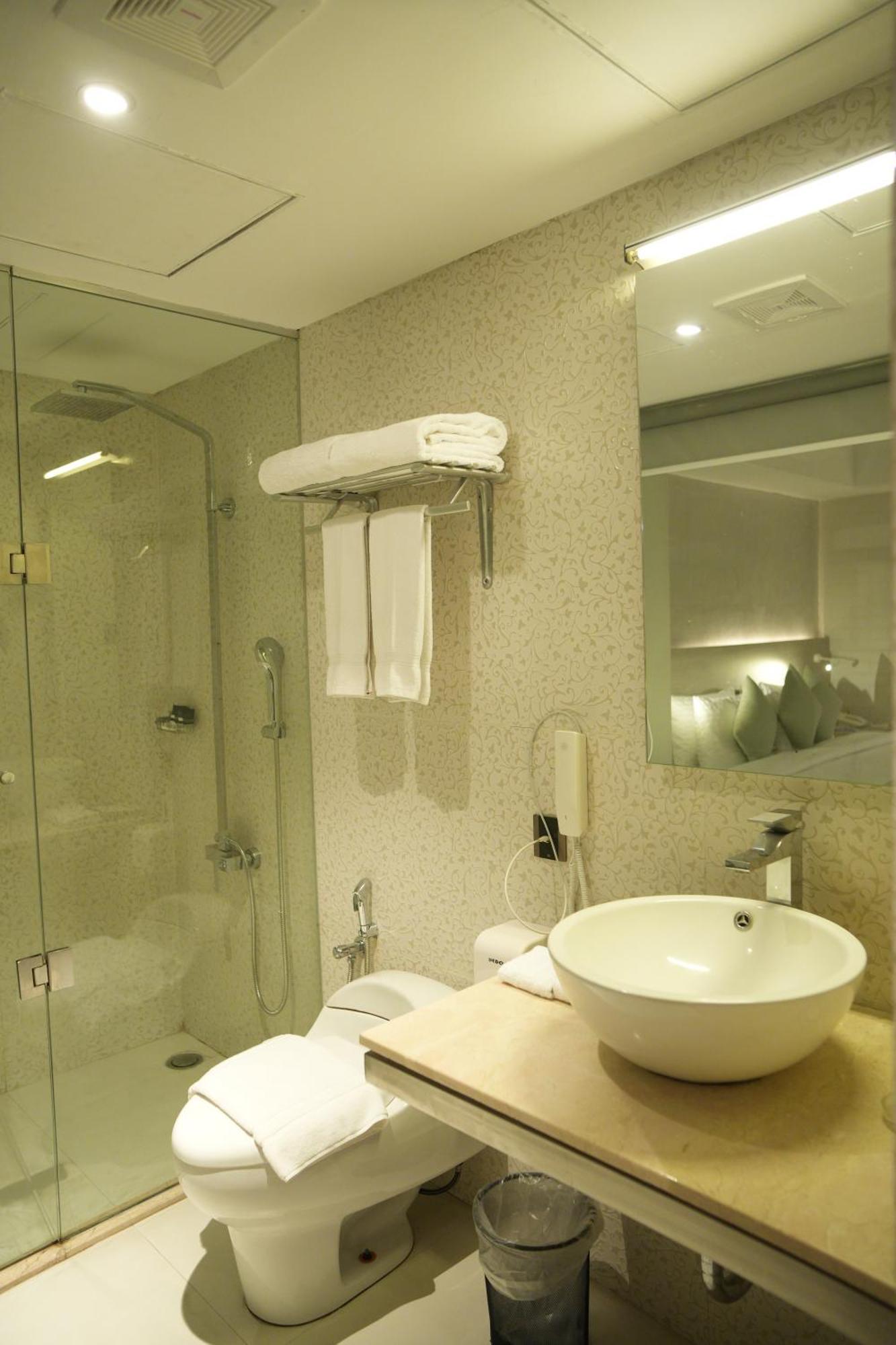 Lakeshore Heights Дака Екстериор снимка